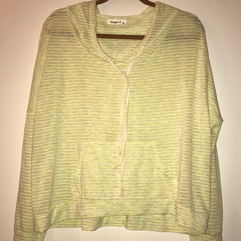 Loose, thin & hooded top